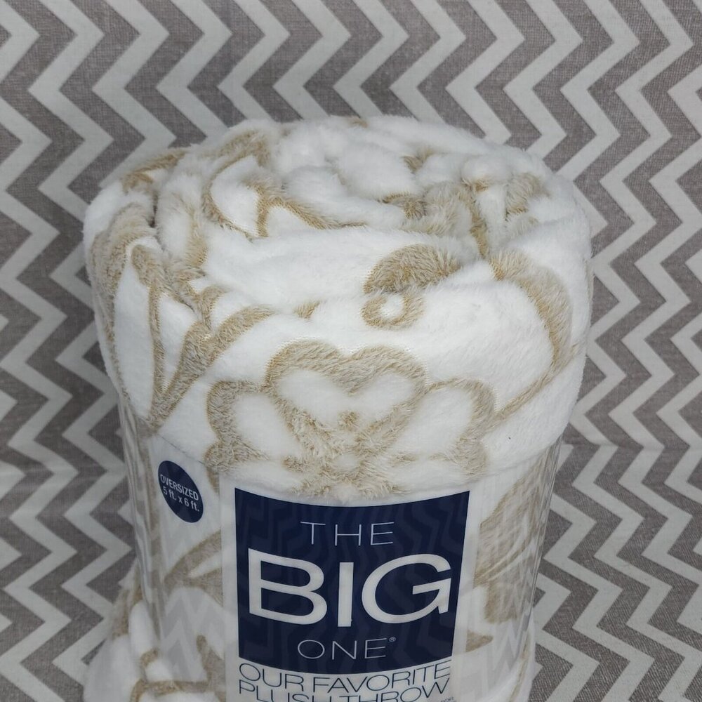 The Big One Oversized Plush Throw Blanket Frosted Tan Leaves 60" x 72" - Picture 4 of 7